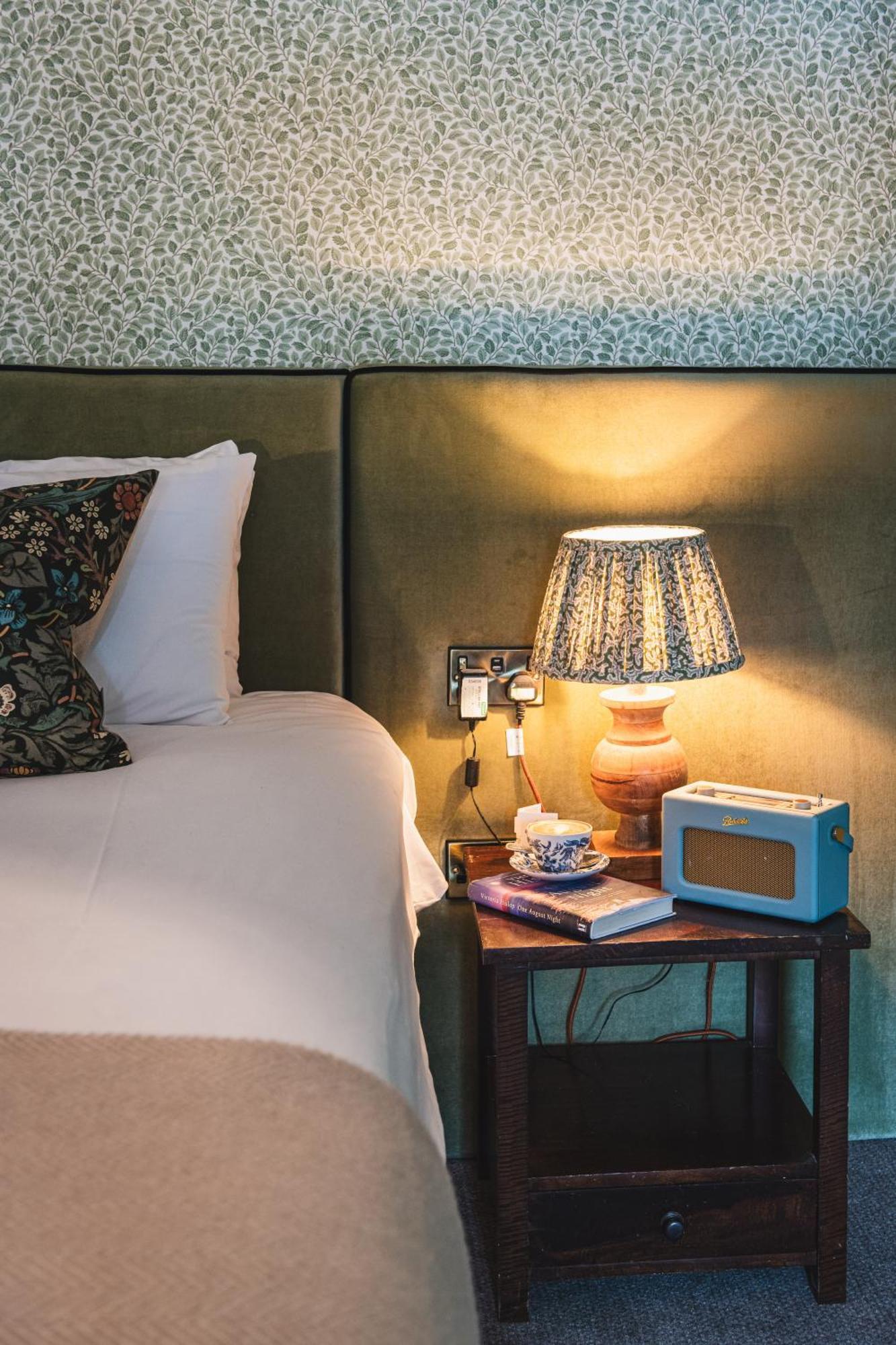Bel And The Dragon-Odiham Hotel Ngoại thất bức ảnh